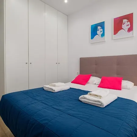Spacious Clean & Colorful Quiet Zone Διαμέρισμα