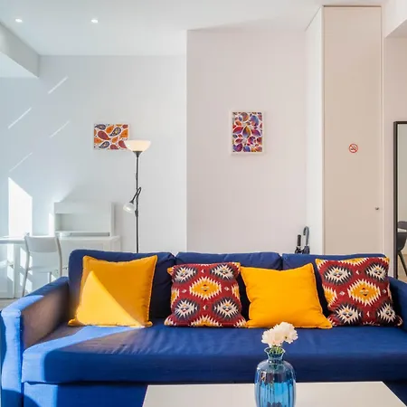 Spacious Clean & Colorful Quiet Zone Valencia