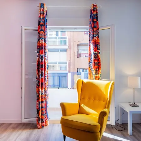 Spacious Clean & Colorful Quiet Zone Apartment Valencia